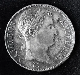 Moneda que representa a Napoleón I