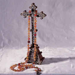 Crucifijo y rosario que se dice pertenecieron a María Reina de Escocia