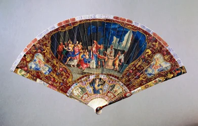 Abanico estilo Vernis Martin dañado que representa la Boda de la Nobleza, cuero de cisne con guardia de marfil pintado, altura 20.5 cm