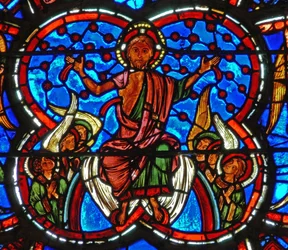 (detalle) de una ventana que representa el Juicio Final: Cristo