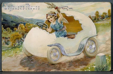 Tarjeta de felicitación de Pascua que representa a un pequeño ángel sentado en una cáscara de huevo transformada en un coche.