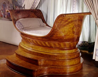 Estilo Imperio: cama de baño de caoba hecha por François Beaudry. Siglo XIX París, artes decorativas