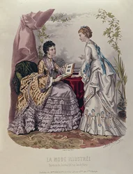 Placa de moda que muestra a damas con vestidos diseñados por Mme Breant-Castel y mirando álbumes de fotos, 1872