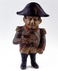 Figurilla usada como hucha con la efigie de Napoleón I. Estatuilla de la segunda mitad del siglo XIX. Colección a soldados de antaño