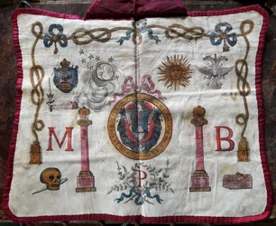 Francmasonería: delantal de cuero de maestro masón decorado con símbolos y emblemas francmasones