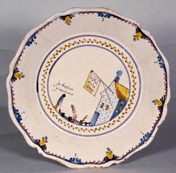 Revolución francesa: plato con representación del hotel de la paz “Deseo llegar allí”. Cerámica del siglo XVIII. Nevers, Museo Frédéric Blandin