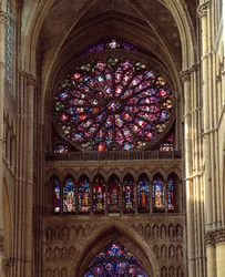Arquitectura gótica: vista del rosetón de la catedral de Notre-Dame de Reims, realizado en el siglo XIII. Reims, Marne