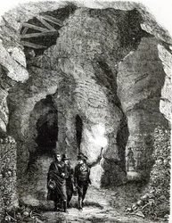 Interior de las catacumbas, París