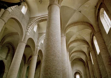 Vista interior de la nave y la bóveda