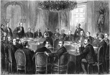 Congreso Internacional de Guerra, Bruselas, julio-agosto de 1874: delegados de 15 estados europeos se reúnen para discutir el borrador de una Declaración Internacional sobre las Leyes y Costumbres de la Guerra. Grabado en 