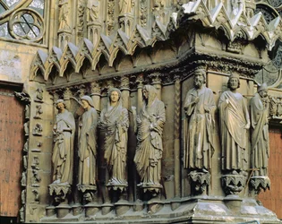 Figuras de jambas del lado derecho del portal central, fachada oeste, c.1240