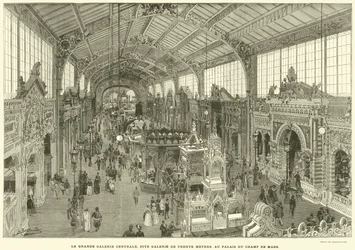 La Gran Galería Central, llamada Galería de Treinta Metros, en el Palacio del Champ de Mars