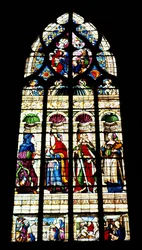 Ventana ojival que representa cuatro figuras en nichos, finales del siglo XV-principios del siglo XVI