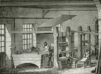Fabricación de papel a mano tamizando la pasta en formas. Grabado c1870.