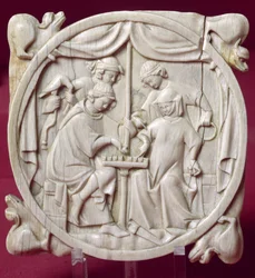 Estuche de espejo que representa un juego de ajedrez, c.1300