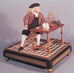 Modelo de Benjamin Franklin (1706-90) en su mesa, finales del siglo XVIII