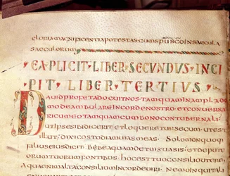 Inicial historiada D, de una obra de San Ambrosio