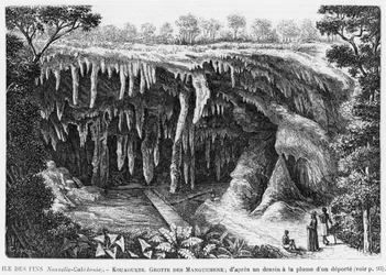 Nueva Caledonia, Isla de los Pinos, Kouaouete, gruta de Manguemene, ilustración del boletín Les Missions Catholiques, después de un dibujo a pluma y tinta de un deportado, 1893