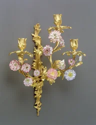 Uno de un par de apliques de tres brazos Luis XV, c.1750