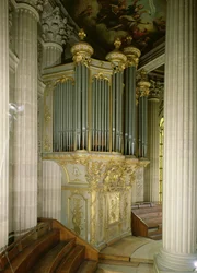 Órgano en la capilla