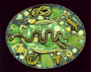 Plato Ovalado con Peces y Reptiles, reproducción de Bernard Palissy ware