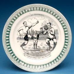 Plato con escena de fútbol