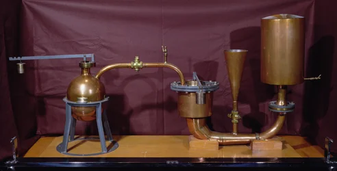Reconstrucción de una máquina de presión de vapor inventada por Denis Papin (1647-1712) (cobre)