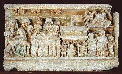 Relieve que representa escenas de la Pasión de Cristo: Piedad, el Entierro y las Santas Mujeres en la Tumba