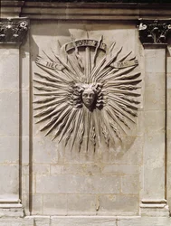 Relieve del sol de la fachada