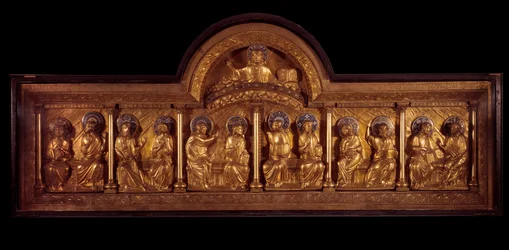 Arte románico: retablo de Pentecostés: frontal de altar de madera, cobre y esmalte. Procedente de Stavelot (Mosa). Hacia 1160-1170. París, Museo Nacional de la Edad Media, Termas de Cluny