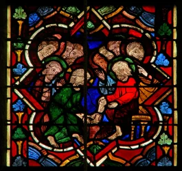 Escena en la ventana E que representa a Cristo lavando los pies de sus discípulos