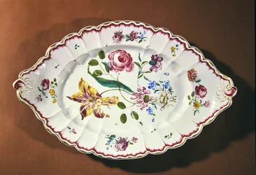Plato de servicio para una sopera