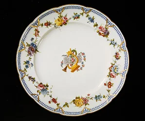 Plato de Sèvres decorado con partituras, 1764
