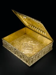 Cofre rectangular de plata dorada con tapa abatible, escalonado en el centro, del servicio de tocador Lennoxlove, propiedad de Frances Teresa Stewart, Duquesa de Richmond y Lennox: Francés, París, 1666-1667