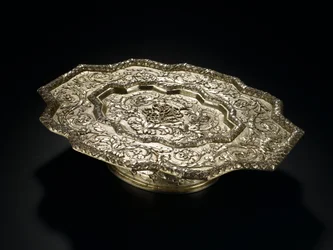 Bandeja de plata dorada de contorno moldeado, del servicio de tocador Lennoxlove, propiedad de Frances Teresa Stewart, Duquesa de Richmond y Lennox: Francés, París, 1666 - 1667