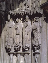 San Martín, San Jerónimo, San Gregorio y San Avito, figuras de jambas de los Confesores del portal este del pórtico sur, principios del siglo XIII
