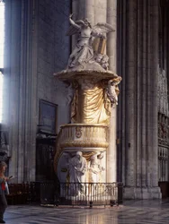 Estatua en la Catedral de Amiens (80)