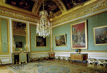 El Salón de los Nobles, redecorado en 1785 por María Antonieta (1755-93)
