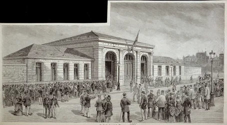 La multitud ante la morgue de París en 1886.
