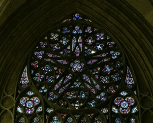 La ventana rosa norte con relleno geométrico de rombos (ventana rosa - interna)
