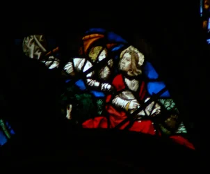 La ventana rosa oeste que representa una escena del Libro de Apocalipsis: Apertura del séptimo sello (8:1)