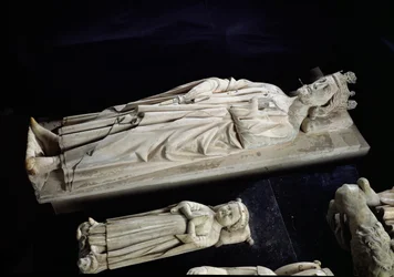 Tumbas de Roberto II (c.970-1031) el Piadoso y Juan I (n. y m. 1316) el Póstumo, siglos XIII-XIV