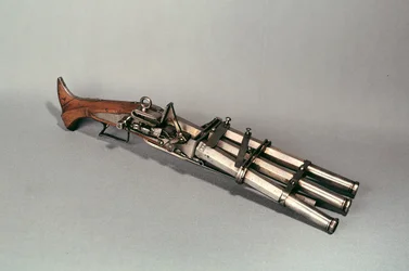 Pistola de triple cañón