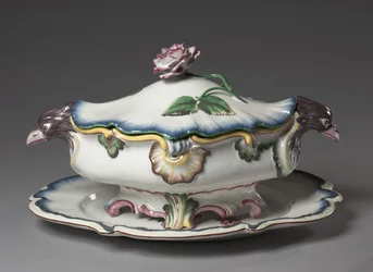 Sopera, fabricada por la Fábrica de Estrasburgo, c.1750