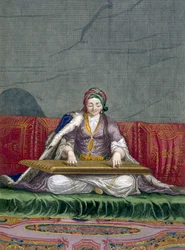 Niña turca tocando un instrumento de teclado, de la Colección de Cien Grabados que Representan las Diferentes Naciones del Levante por Charles de Ferriol, grabado por Gerard Scotin