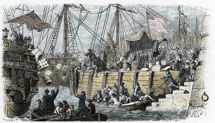 Guerra de Independencia de EEUU: revuelta de los colonos estadounidenses (de origen británico) contra los impuestos que el Parlamento inglés imponía sobre el té y otros alimentos. Se disfrazan de indios y arrojan el cargamento de té al mar tras entrar en c