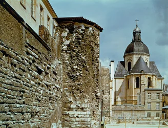 Muro de Philippe Auguste (1165-1223) rue des Jardins Saint-Paul
