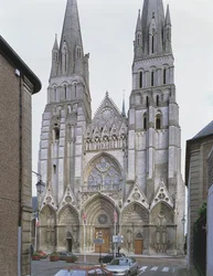 Fachada oeste de la Catedral de Bayeux