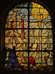 Ventana Charnier-5 que representa a Moisés y la serpiente de bronce