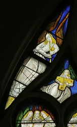 Ventana que representa Ángel músico con flauta y cítara (vidriera)